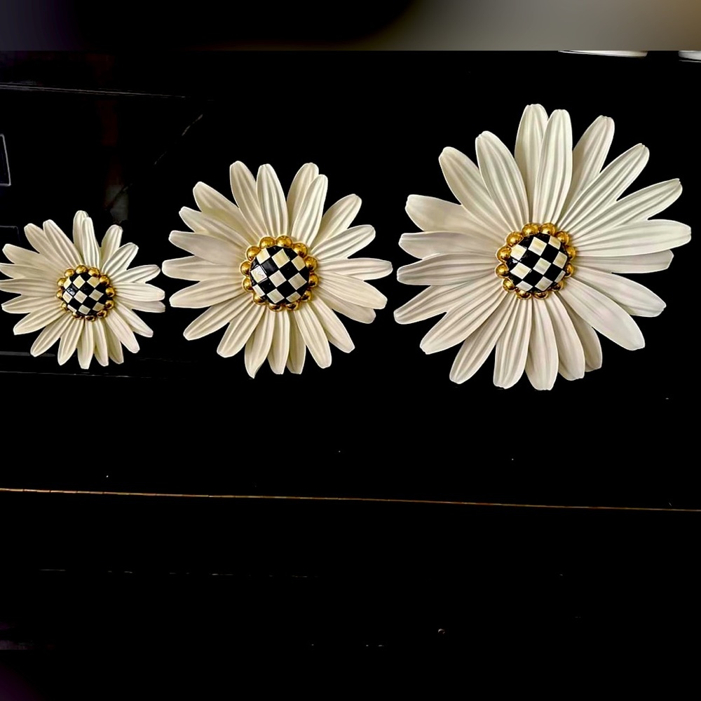 COPY - Small  Daisy wall flower